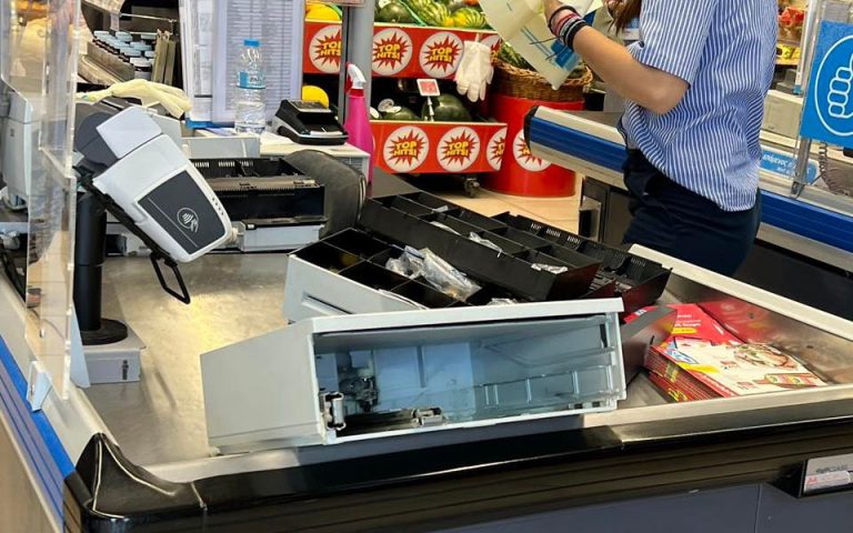 Ληστεία στη Γλυφάδα: Συνελήφθη ένας από τους δράστες