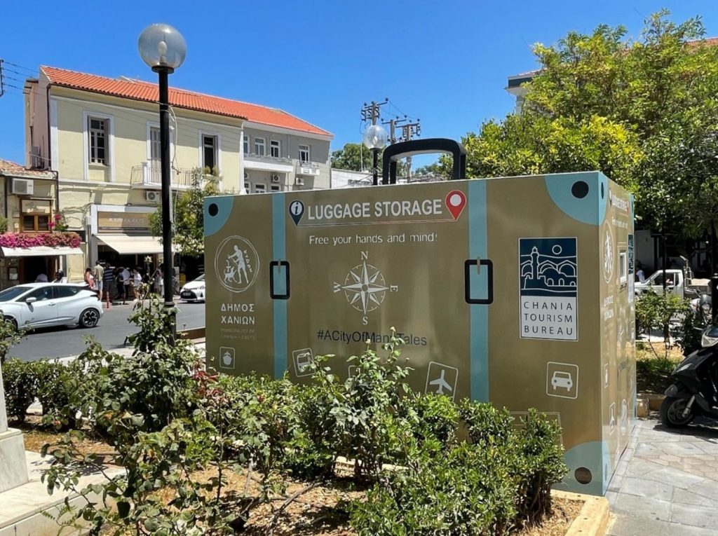 Χανιά: Έφτιαξαν δωρεάν πάρκινγκ για αποσκευές