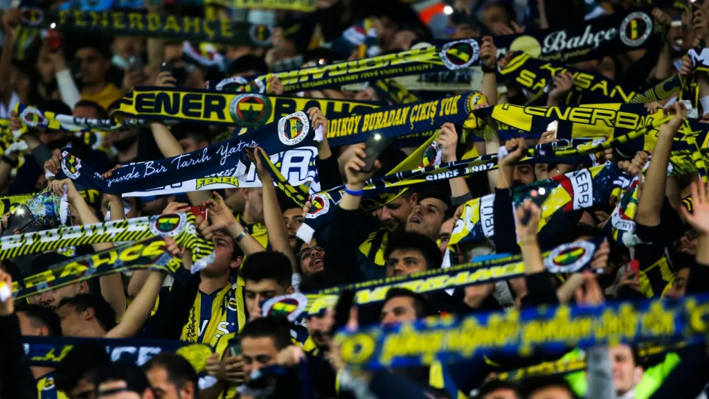 Champions League: Έρευνα της UEFA για τους οπαδούς της Φενέρ και τα συνθήματα υπέρ του Β.Πούτιν (βίντεο)