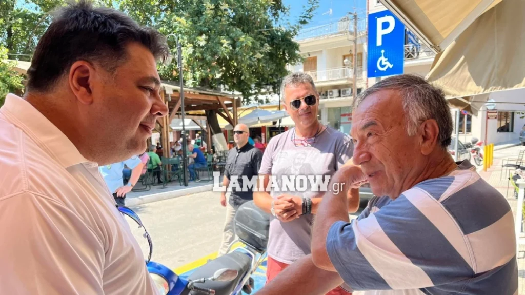 Στη Μακρακώμη ο Αμερικανός πρέσβης Τζορτζ Τσούνης – Έκανε βόλτα και προσκύνησε την εικόνα του Αγίου Παϊσίου