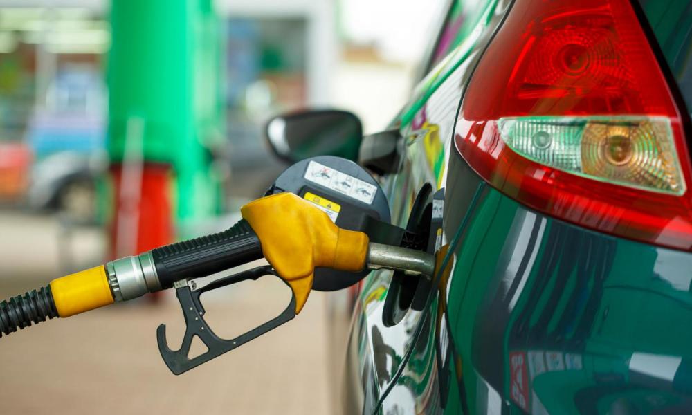 Χειροπέδες σε υπάλληλο βενζινάδικου – Έκλεψε 240 λίτρα πετρέλαιο