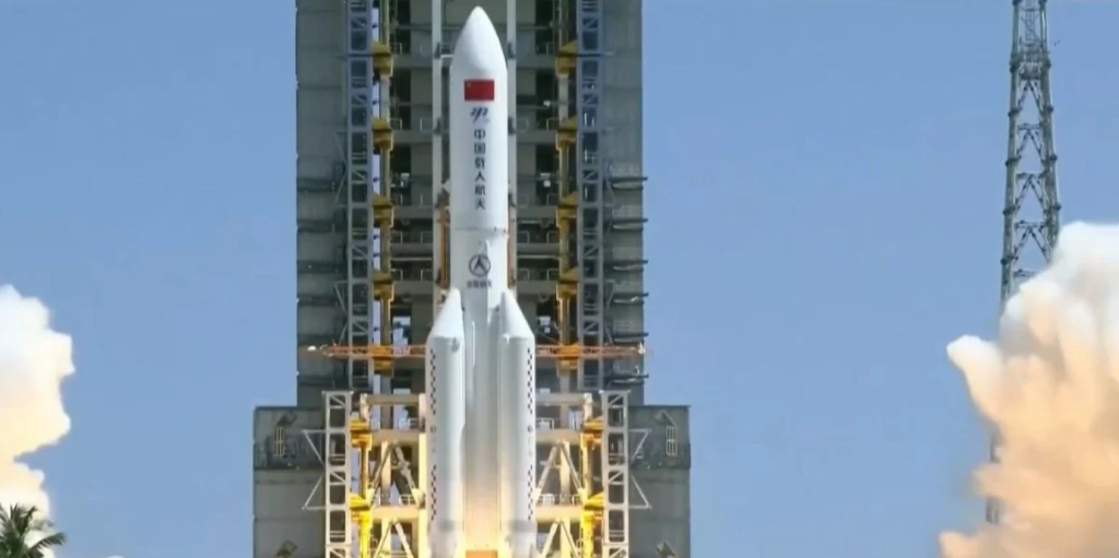 Στον Ινδικό Ωκεανό έπεσε τελικά ο εκτός ελέγχου κινεζικός πύραυλος – Η εντυπωσιακή τροχιά της πτώσης του (βίντεο)