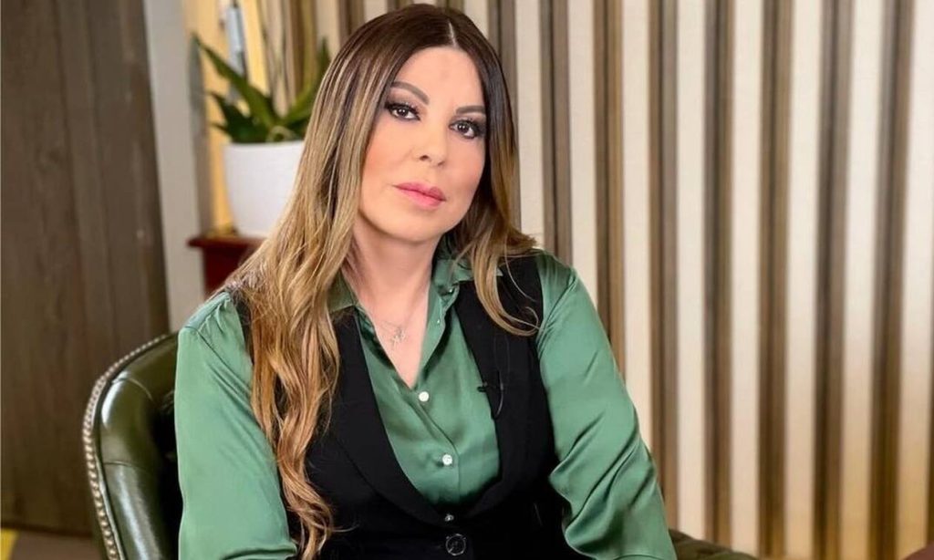 Η 67χρονη Άντζελα Δημητρίου ποζάρει με μαγιό και… «ζαλίζει» (φώτο)