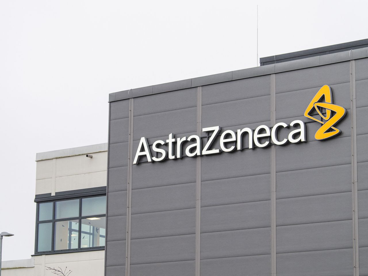 AstraZeneca: Η θεραπεία αντισωμάτων Covid μειώνει τον κίνδυνο της εμφάνισης νέων παραλλαγών