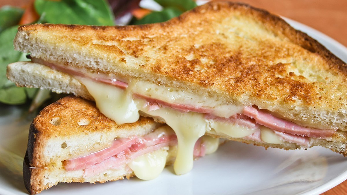 Με αυτό το κόλπο θα διατηρείται για περισσότερες μέρες το τυρί του τοστ