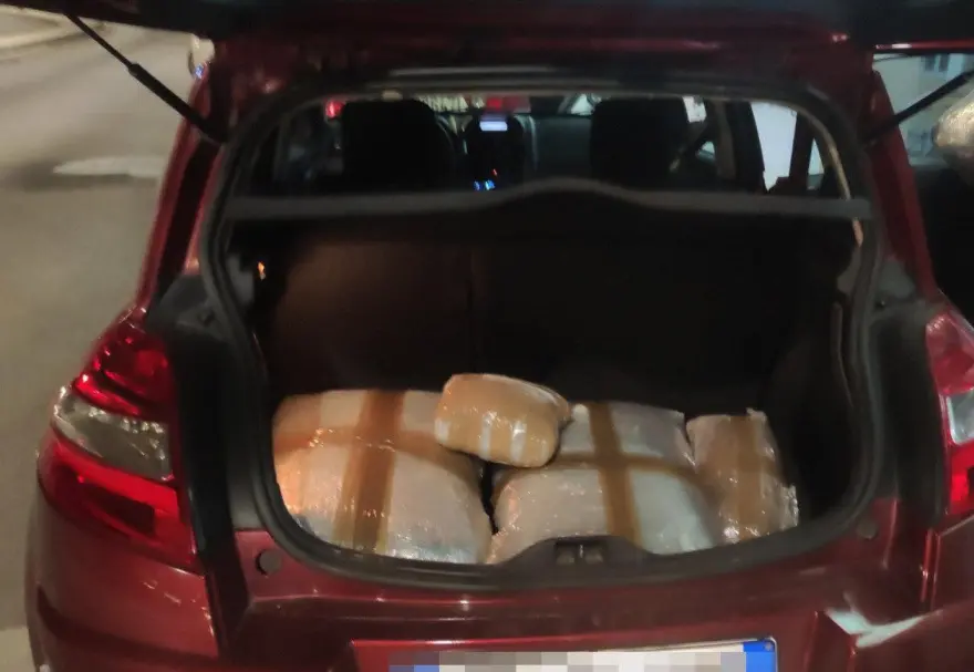 Ηγουμενίτσα: Χειροπέδες σε τέσσερις Αλβανούς για διακίνηση ναρκωτικών – Είχαν 48 δέματα με 67 κιλά κάνναβης
