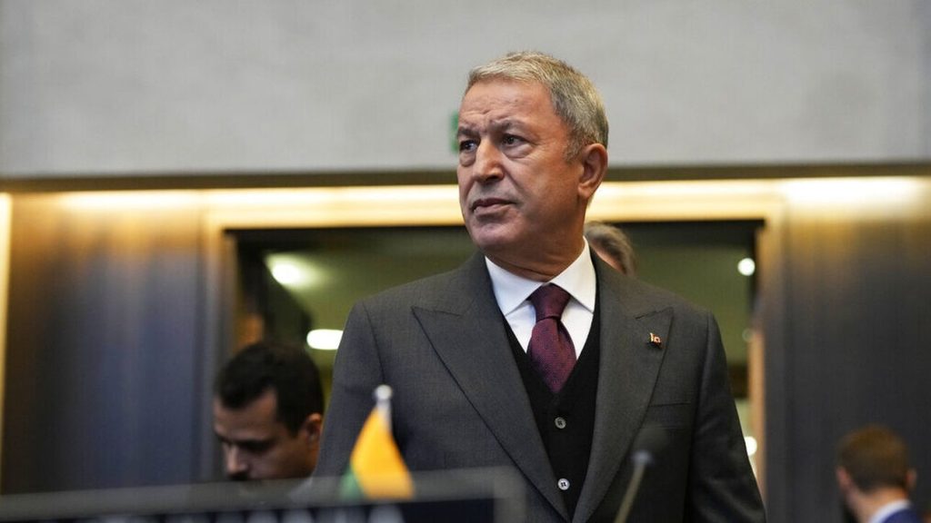 Χουλουσί Ακάρ: «Η Τουρκία έχει δικαίωμα αυτοάμυνας στο Αιγαίο εξαιτίας της στρατιωτικοποίησης των νησιών»