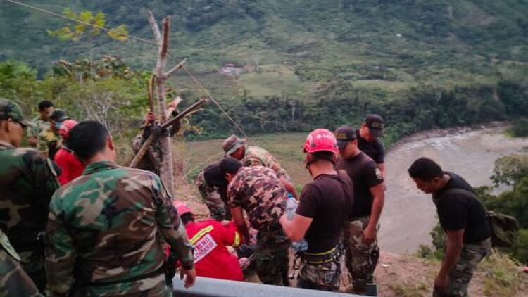 Περού: Τουλάχιστον 16 νεκροί από πτώση μικρού φορτηγού σε γκρεμό