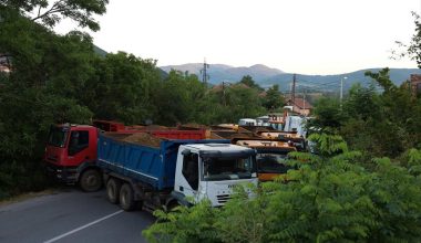 Σερβία: Απομακρύνονται τα οδοφράγματα στο βόρειο Κόσοβο – Ανοίγουν τα σύνορα