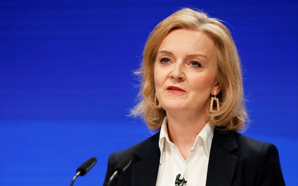 Βρετανία: Σε ιστορικό χαμηλό η στερλίνα μετά τις ανακοινώσεις Τρας