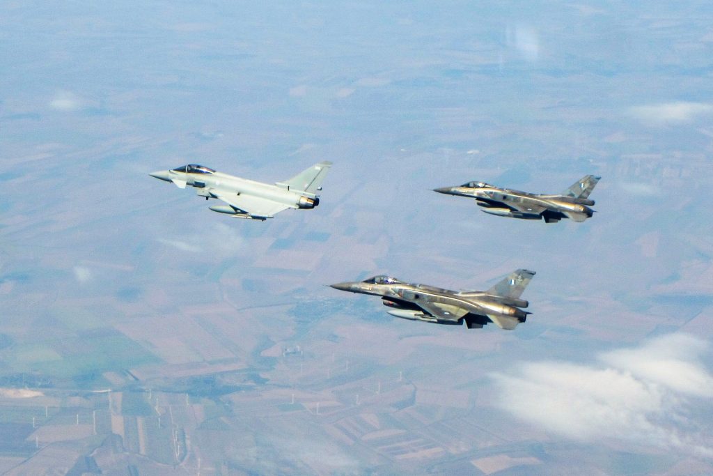 Συνεκπαίδευση F-16 BLOCK 52+ της ΠΑ με Μαχητικά Αεροσκάφη Eurofighter της RAF (φώτο)