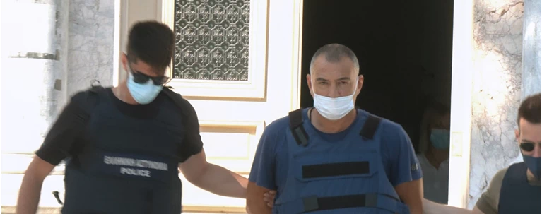 Υπόθεση βιασμού στη Λέσβο: «Τίποτα δεν έγινε χωρίς τη συναίνεσή της 14χρονης» λέει ο δικηγόρος του 53χρονου