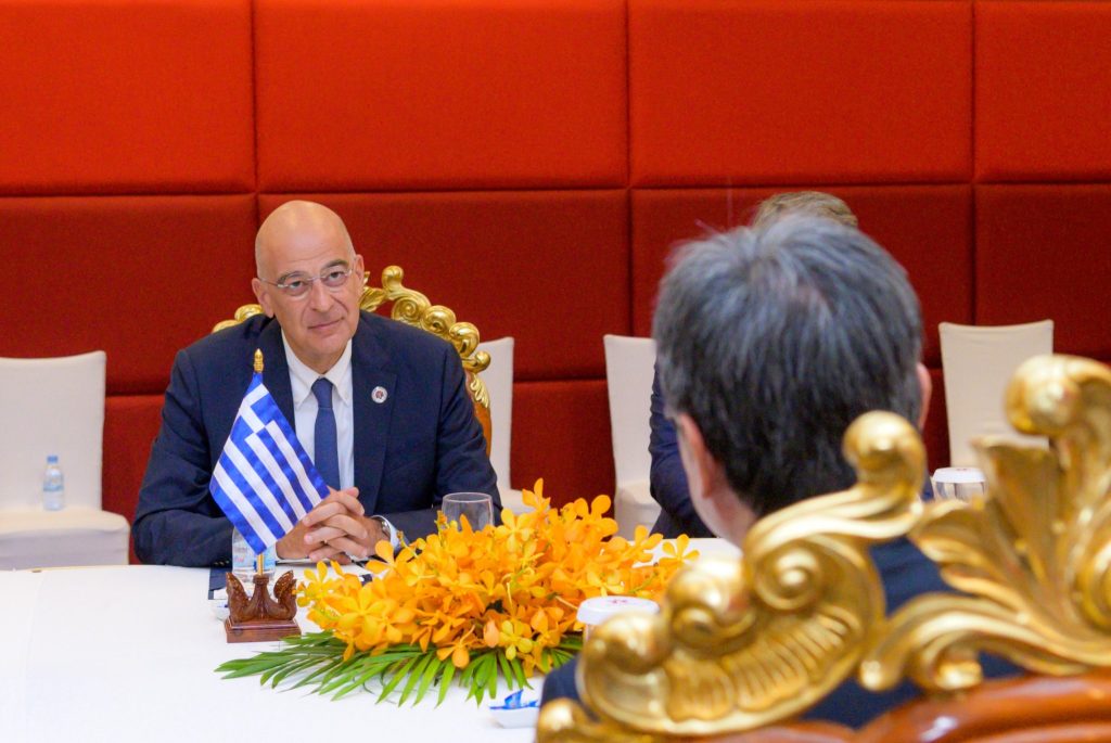 Στην Καμπότζη ο Ν.Δένδιας: Ο αναθεωρητισμός και αμφισβήτηση των συνόρων οδηγεί την ανθρωπότητα σε περιπέτειες