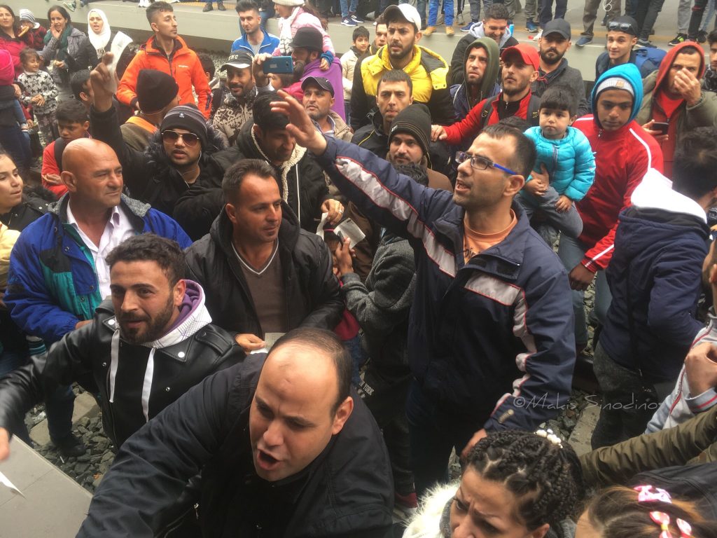 Ο Μηταράκης νομίζει ότι έλυσε το «μεταναστευτικό»: «Δεν απασχολεί κανέναν πλέον»!