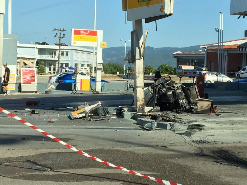 Βέροια: Χειροπέδες στον οδηγό της νταλίκας που έπεσε ακυβέρνητη σε βενζινάδικο προκαλώντας φωτιά