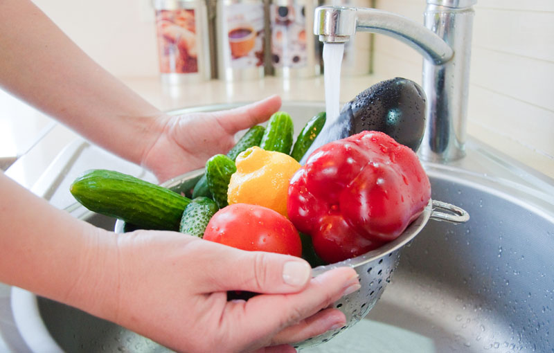 Οι οδηγίες του ΕΦΕΤ για να πλένετε σωστά τα φρούτα και τα λαχανικά ανά είδος