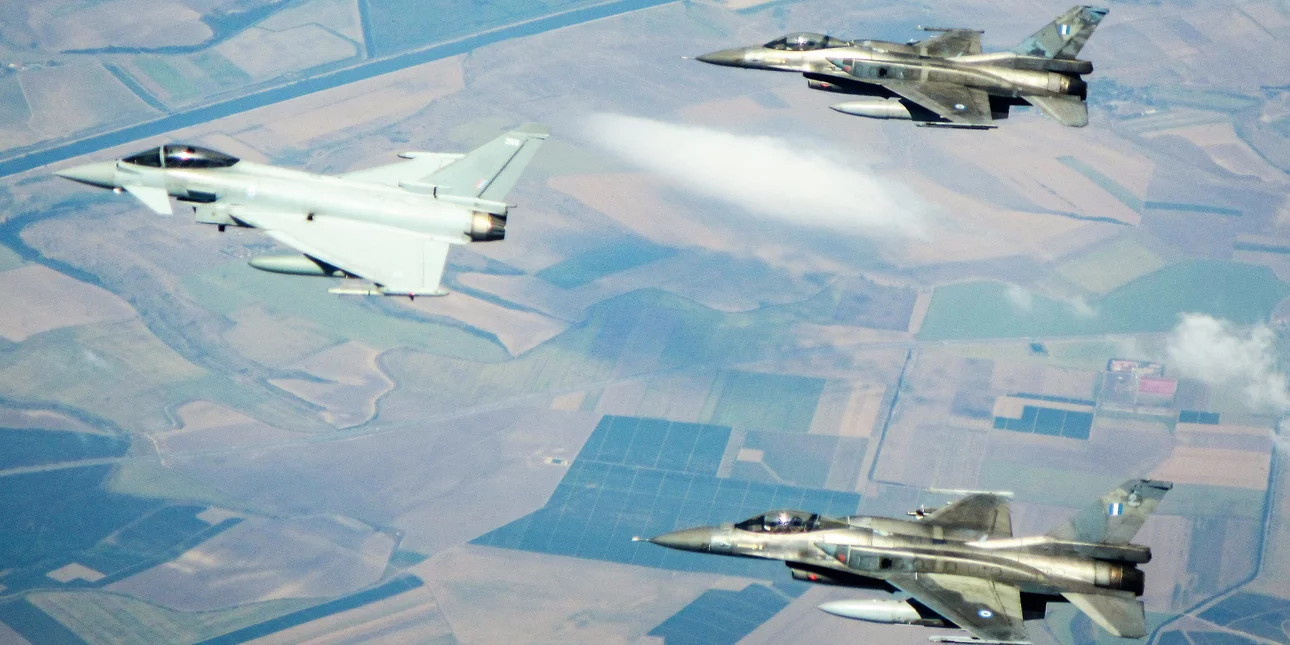 Κοινή άσκηση της ΠΑ με την RAF στους ουρανούς της… Ρουμανίας (φωτό)