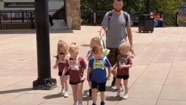 ΗΠΑ: Αντιδράσεις για πατέρα πεντάδυμων που βγάζει βόλτα τα παιδιά με…λουριά (βίντεο)