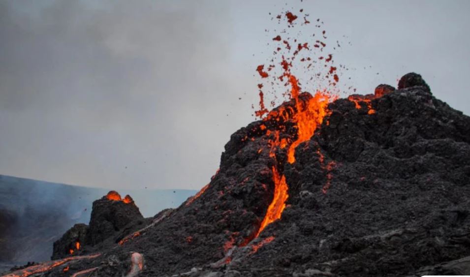 Ισλανδία: Έκρηξη του ηφαιστείου Φάγκρανταλσφιαλ – Κοντά στο Ρέκιαβικ