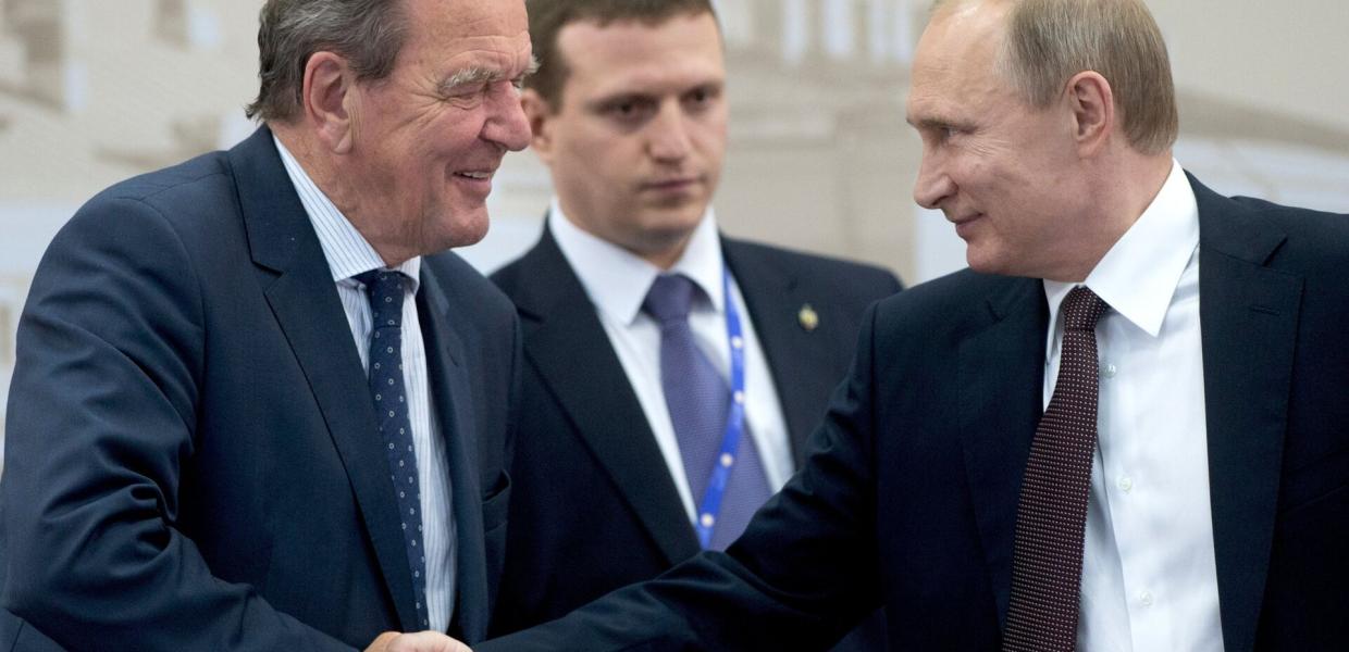 Ο Γ.Σρέντερ στηρίζει τη Μόσχα: «Η Ουκρανία πρέπει να εγκαταλείψει την ιδέα ένταξης στο ΝΑΤΟ για να επιτευχθεί εκεχειρία»