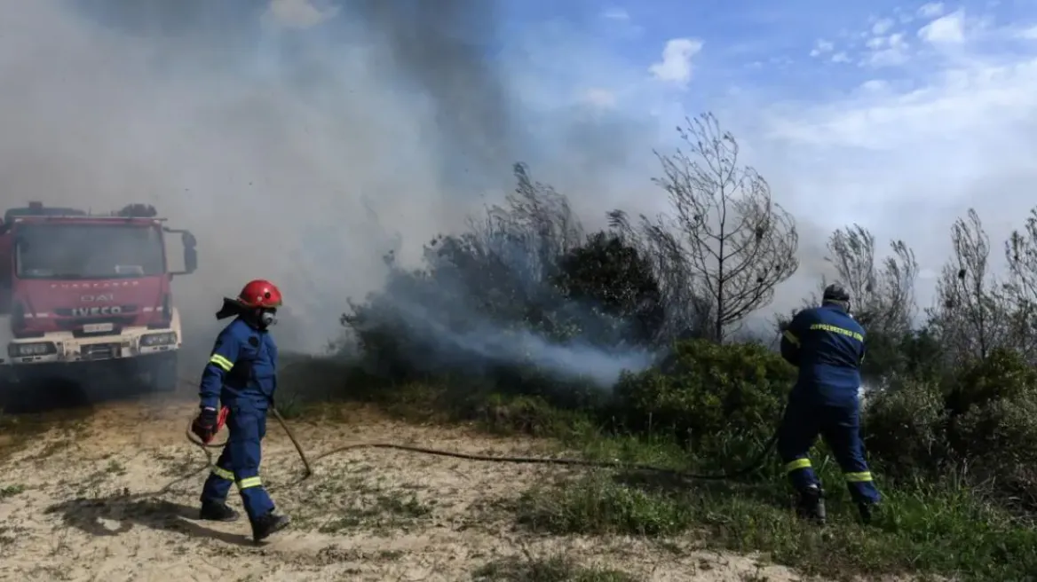 Φωτιά στον Ασπρόπυργο – Στο ύψος των διοδίων της Αττικής Οδού