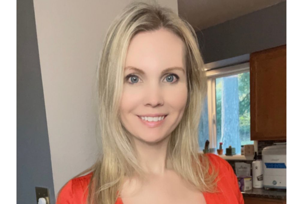 OnlyFans: Η Μορμόνα μαμά με τις kinky φωτογραφίες που βγάζει σχεδόν μισό εκατομμύριο τον χρόνο