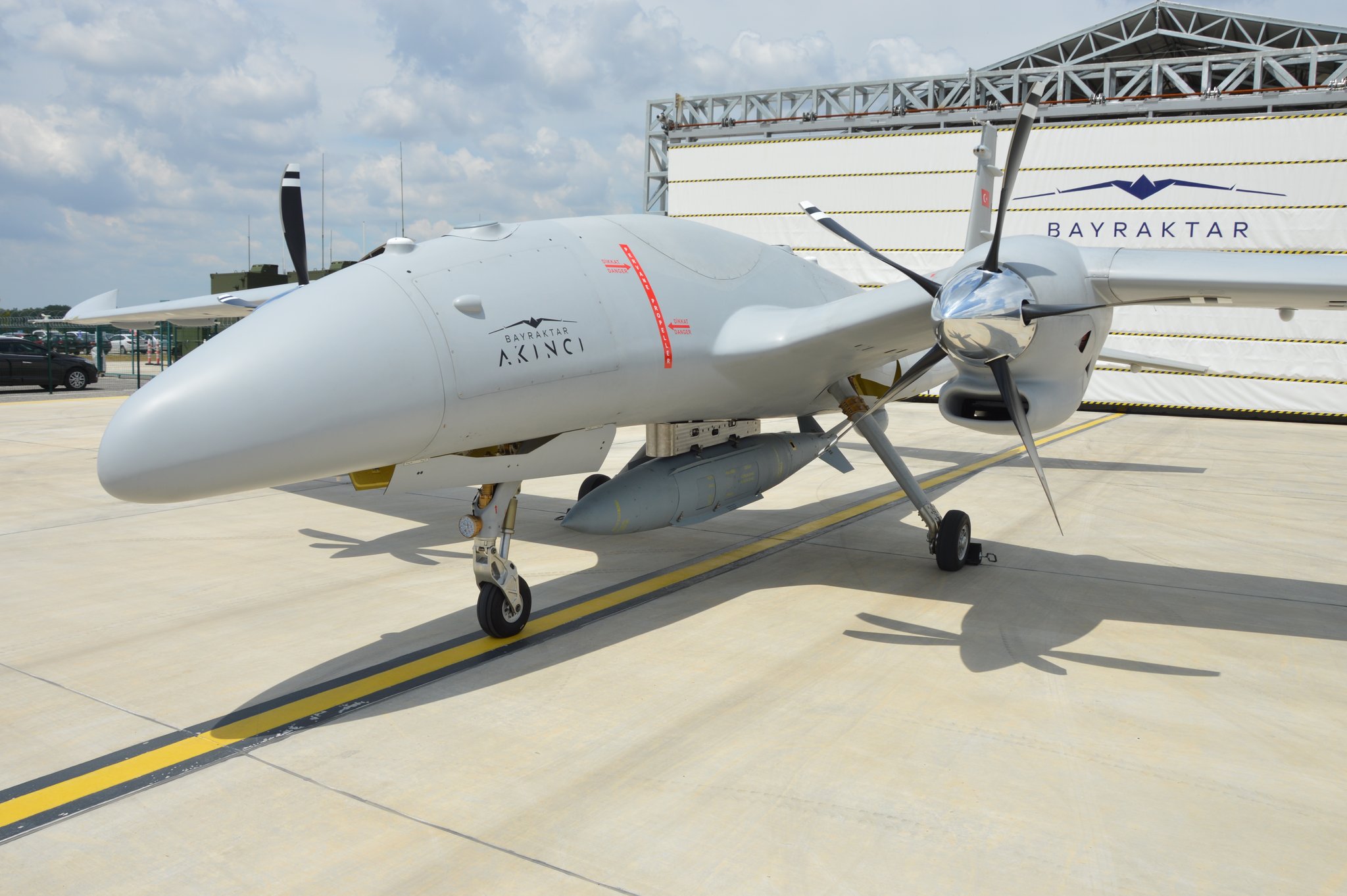 Tρία νέα UAV Bayraktar Akinci εντάχθηκαν στην Aεροπορία της Τουρκίας