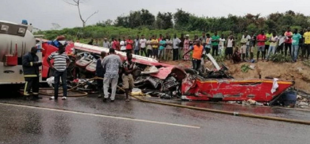 Γκάνα: Tροχαίο δυστύχημα με 12 νεκρούς – Φορτηγό συγκρούστηκε με λεωφορείο