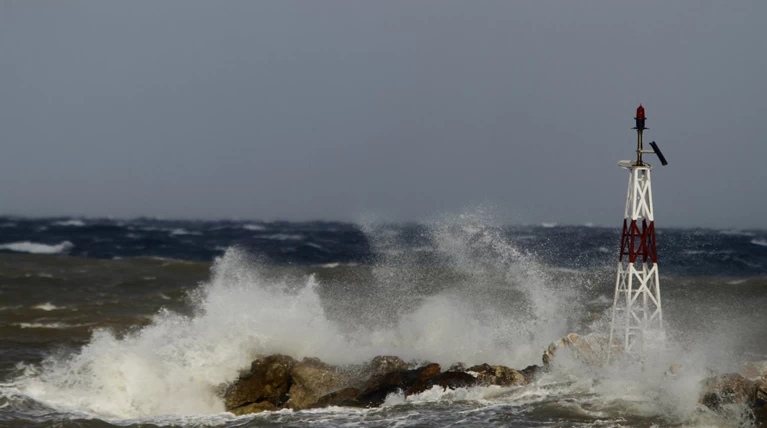 Καιρός: Ζέστη και μποφόρ σήμερα στο Αιγαίο – Αναλυτικά η πρόγνωση