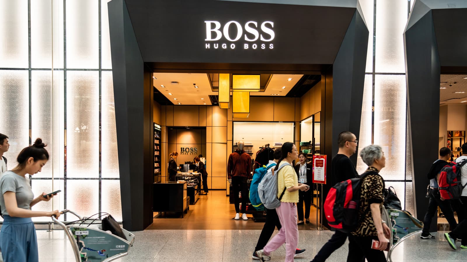 H Hugo Boss έφτιαξε γκαρνταρόμπα εικονικής πραγματικότητας – Οι αγοραστές δοκιμάζουν ρούχα online