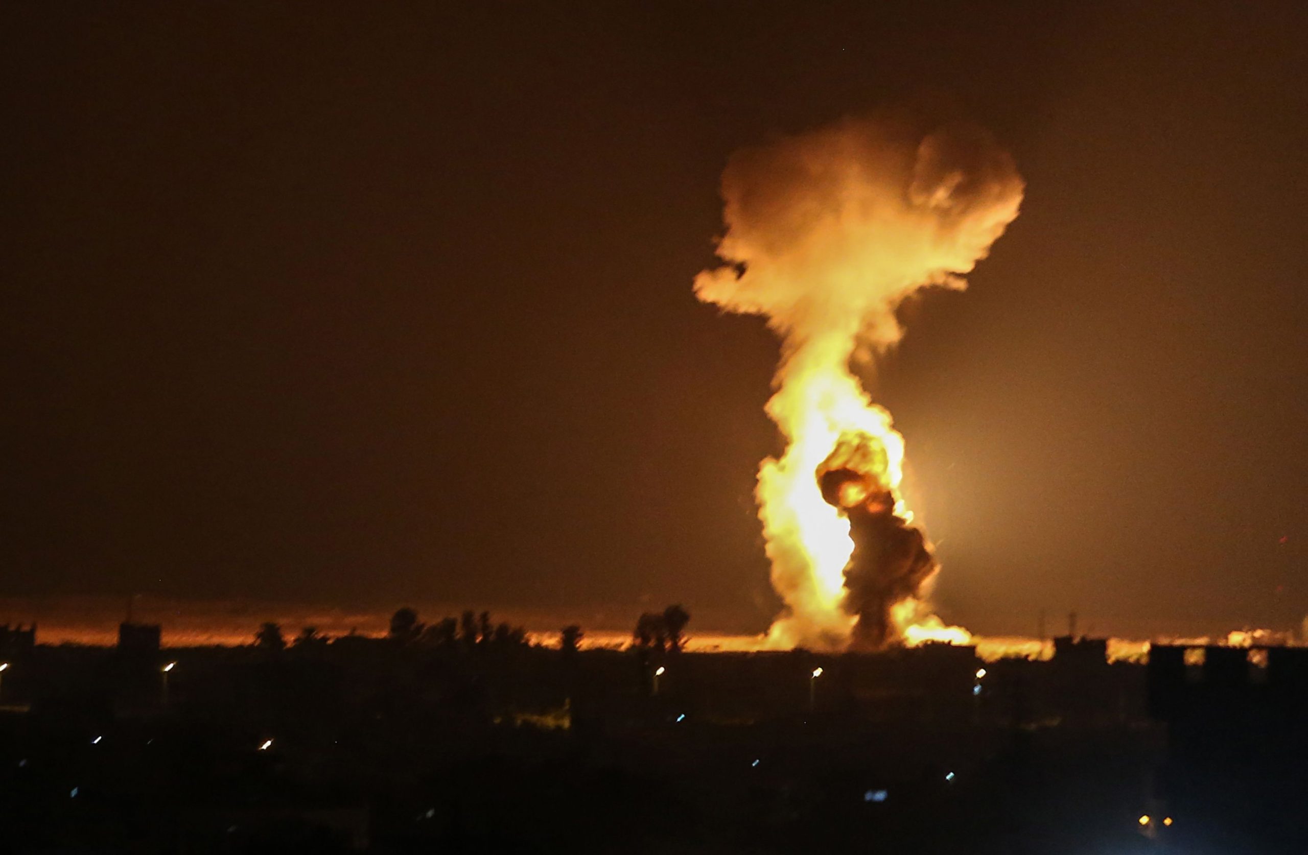 Πόλεμος στη Γάζα: Εκατοντάδες ρουκέτες κατά ισραηλινών στόχων – Νέες επιθέσεις από το Ισραήλ