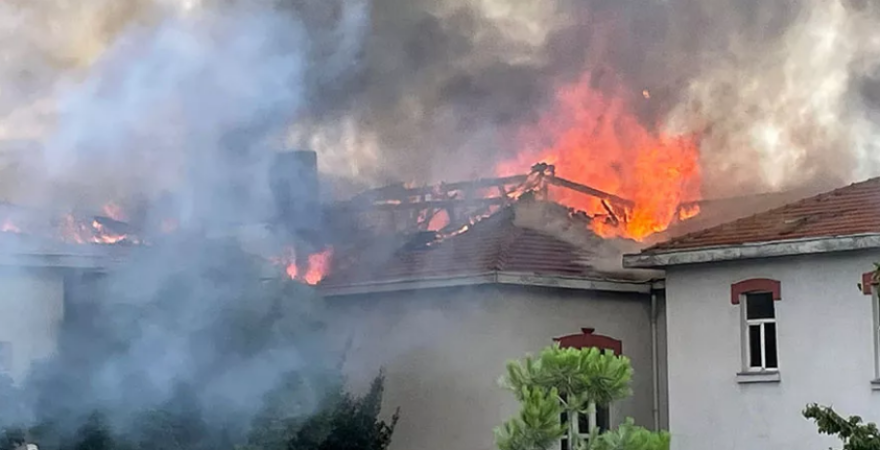 Κωνσταντινούπολη: Η πιθανή αιτία για τη φωτιά που κατέστρεψε το νοσοκομείο