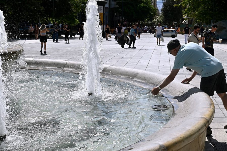 Προσοχή με το παιχνίδι στα σιντριβάνια – Κρύβει έναν απρόσμενο κίνδυνο για τα παιδιά