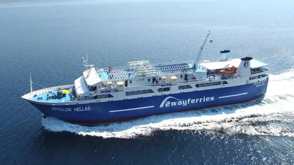 Αίγινα: Πρόσκρουση επιβατικού πλοίου στο λιμάνι – Μετέφερε 591 επιβάτες