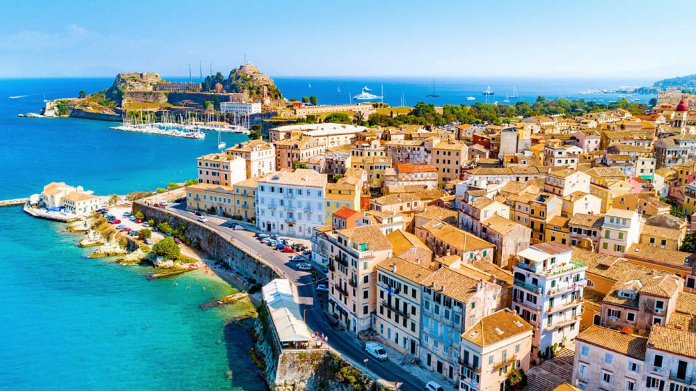 Κέρκυρα: Νεαροί Ιταλοί τουρίστες γρονθοκόπησαν καταστηματάρχη