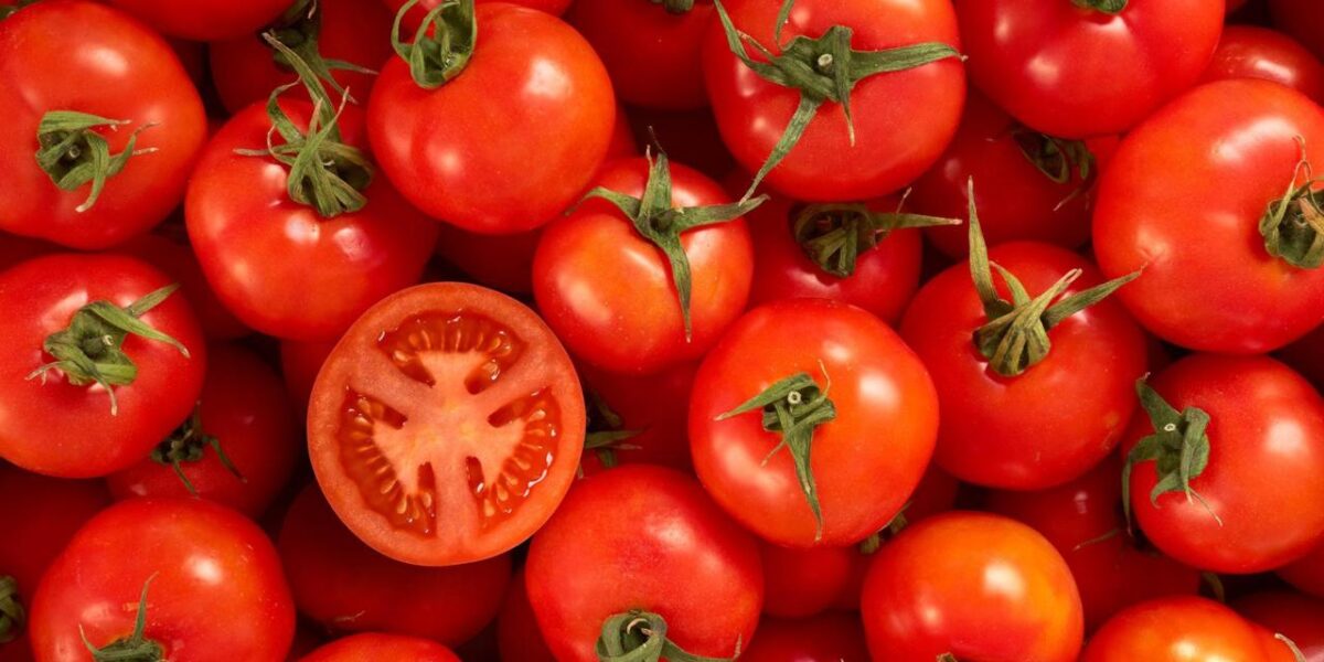 Ντομάτες: Έξι οφέλη τους για την υγεία μας – Πόσες θερμίδες και υδατάνθρακες παρέχουν