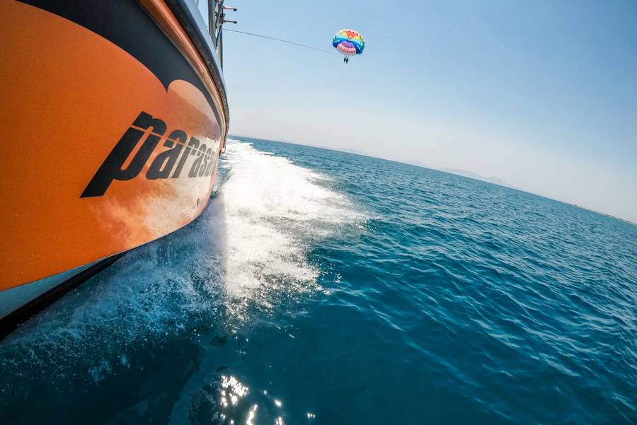 Τραγωδία στα Σύβοτα: Νεκρή τουρίστρια που έπεσε με αλεξίπτωτο θαλάσσης