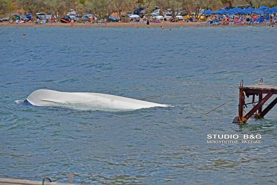 Ναύπλιο: Τα ισχυρά μελτέμια βούλιαξαν ταχύπλοο σκάφος (φωτο)