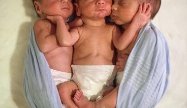 Βίντεο του TikTok: Μια μαμά βρήκε τρόπο και κατάφερε να θηλάσει και τα τρία της μωρά!