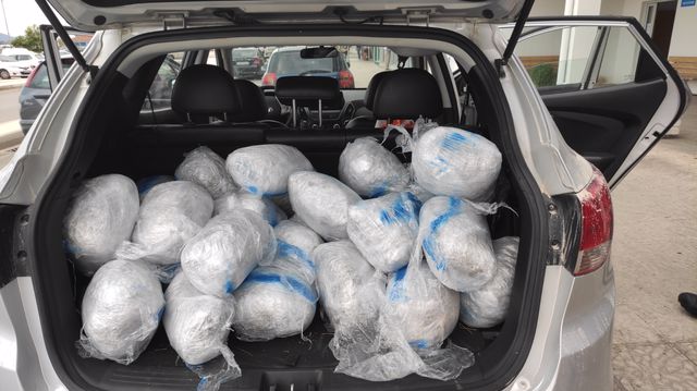 Θεσπρωτία: Συνελήφθη αλλοδαπός που μετέφερε περισσότερα από 77 κιλά κάνναβης στο πορτ μπαγκάζ του