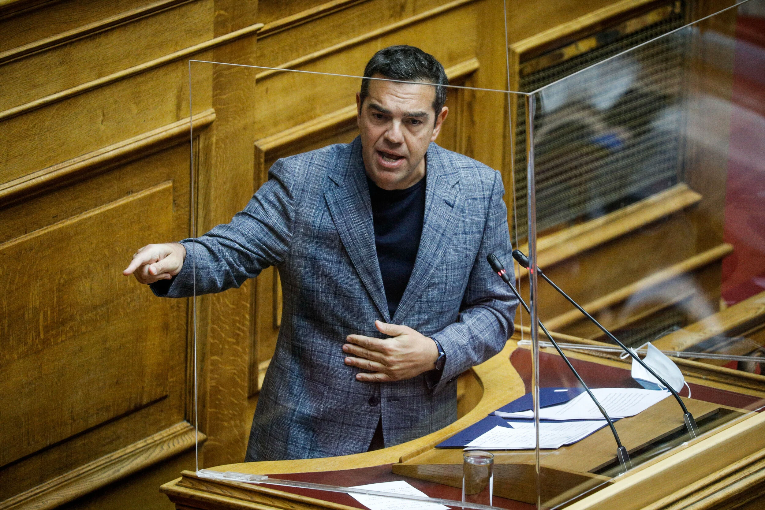 Α.Τσίπρας: Ζητά την διακοπή των θερινών διακοπών της Βουλής και έκτακτη συζήτηση για τις υποκλοπές