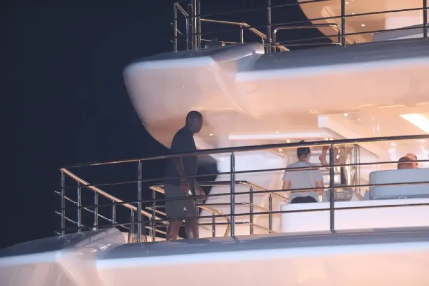 Στη Χαλκιδική με πολυτελή θαλαμηγό 95 μέτρων ο Μάικλ Τζόρνταν (φωτο)