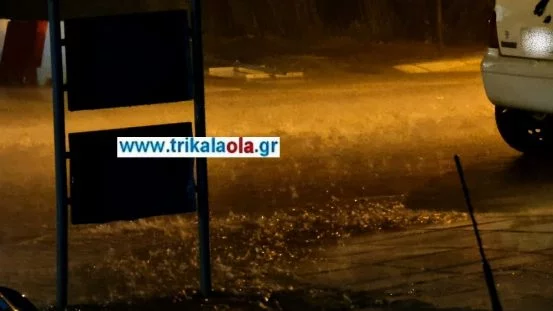 Έντονη βροχόπτωση τα ξημερώματα στα Τρίκαλα – Έπεσαν δεκάδες κεραυνοί