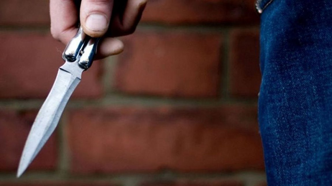 Σπάρτη: Αιματηρή συμπλοκή με μαχαίρι για υπόθεση ναρκωτικών – Στο νοσοκομείο το θύμα
