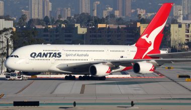 Η Qantas ζήτησε από ανώτερα στελέχη της να εργαστούν ως χειριστές αποσκευών για ένα τρίμηνο