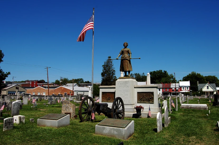 Μόλι Πίτσερ: Πώς κατασκευάστηκε μια ηρωίδα… που δεν υπήρξε ποτέ