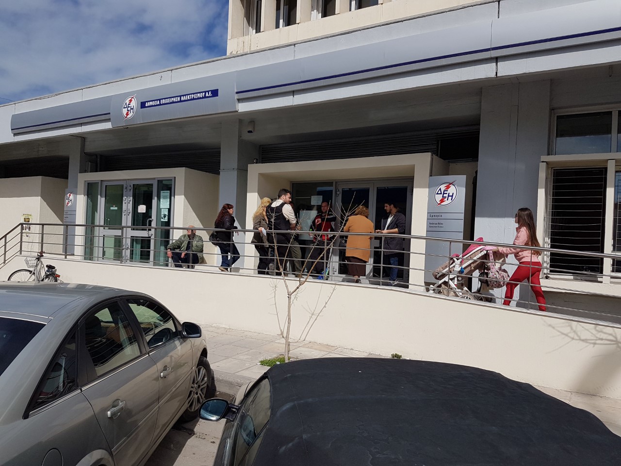 Βόλος: Πολίτης επιτέθηκε σε υπαλλήλους της ΔΕΗ – «Έστειλε» 2 γυναίκες στο νοσοκομείο
