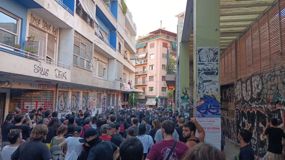 Εξάρχεια: Συγκέντρωση διαμαρτυρίας κατά της δημιουργίας σταθμού μετρό στην πλατεία (φωτό)