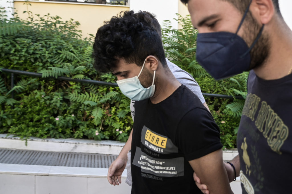 Έγκλημα στο Περιστέρι – Αδερφός του δολοφόνου: «Δεν είναι καλό παιδί – Δεν στέλνει λεφτά στην οικογένειά του»