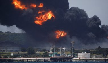 Κούβα: Μαίνεται η καταστροφική πυρκαγιά σε δεξαμενές πετρελαίου – Βρίσκεται εκτός ελέγχου